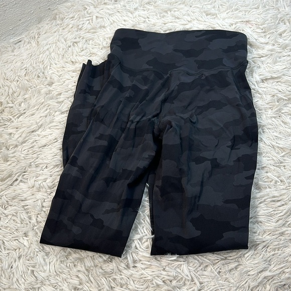 Lululemon Base Pace High-Rise Tight 28" *Brushed Nulux Heritage 365 Camo - Picture 5 of 6